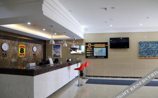Super 8 Tianjin Railway Station Haihe Square