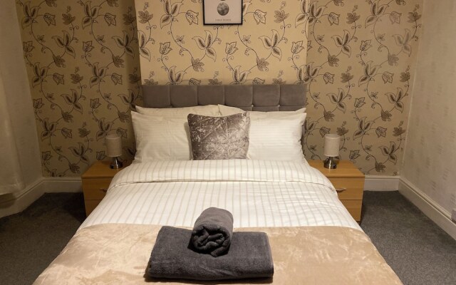 Remarkable 3-bed House in Liverpool