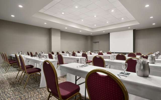 Embassy Suites by Hilton Cleveland Rockside