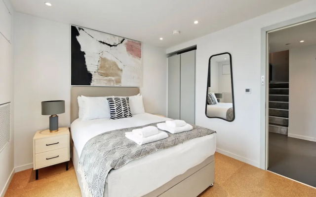 Sensational Two-bedroom Apartment in East London