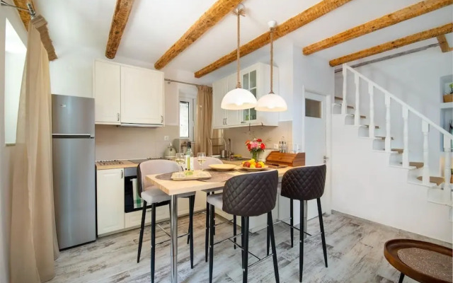 Loggos Couple Suite By Konnect