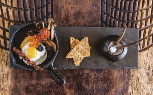 Tuningi Safari Lodge