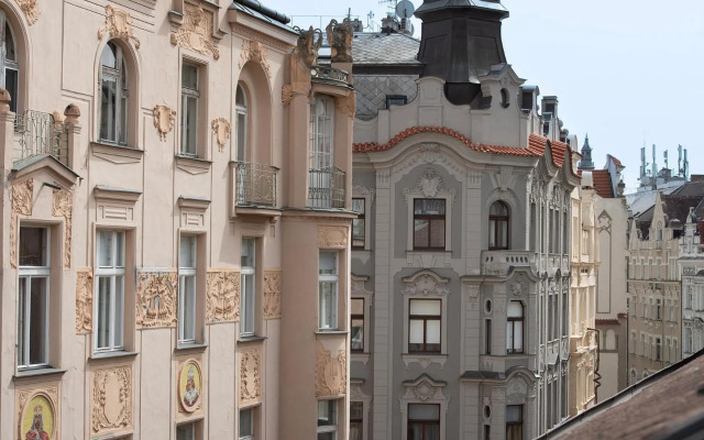 Old Town Residence by Little King