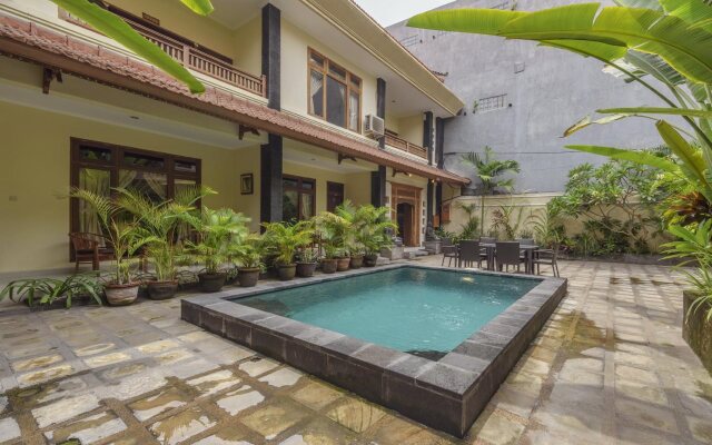 Surfaris Inn on Poppies 2