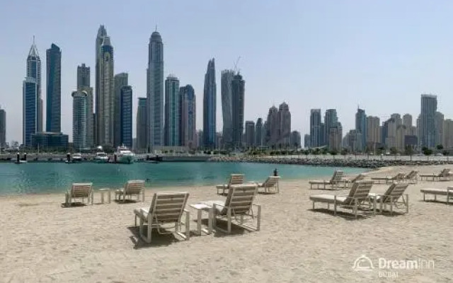 Dream Inn Apartments - Sunrise Bay Beach Front