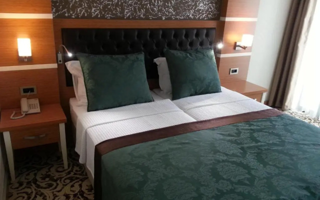 Malahit Exclusive City Hotel