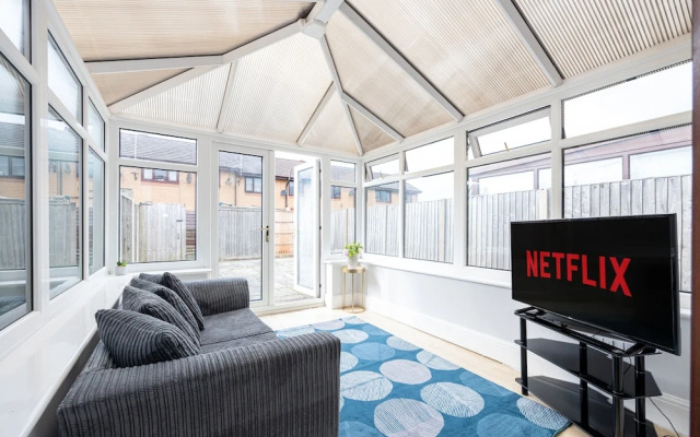 Captivating 3-bed House in Blackburn
