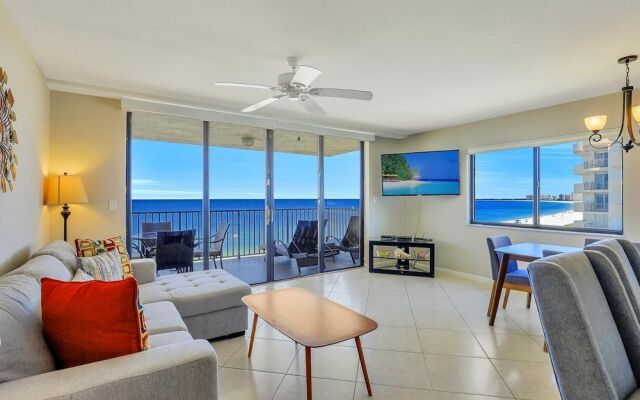 Inviting Beachfront Condo With Pool, spa and Views