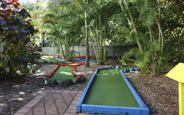 Mari Court Resort