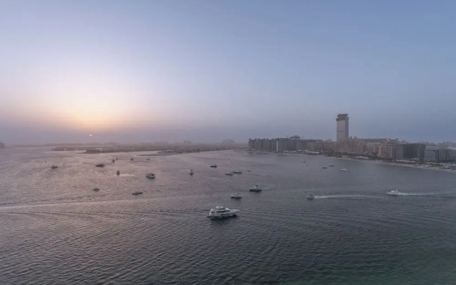 Grand Marina Bleu I Private Beach & Views I PS5 I Infinity Pool I by Skyline Serenity