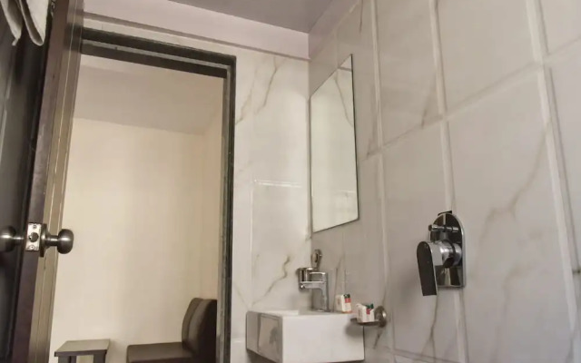 OYO 12854 Hotel Sahara Inn