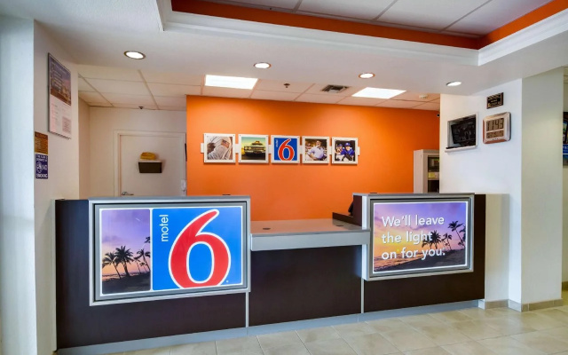 Howard Johnson by Wyndham Lemoore