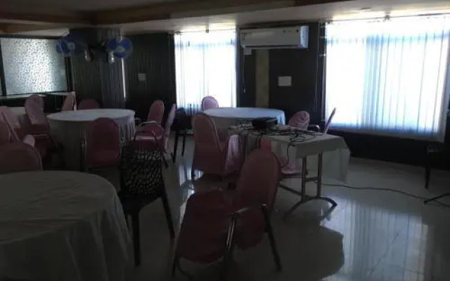 Hotel Raj International