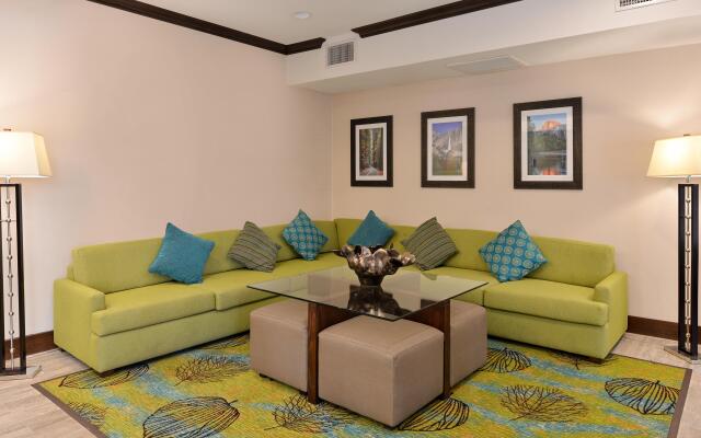 Holiday Inn Express Hotel & Suites River Park, an IHG Hotel