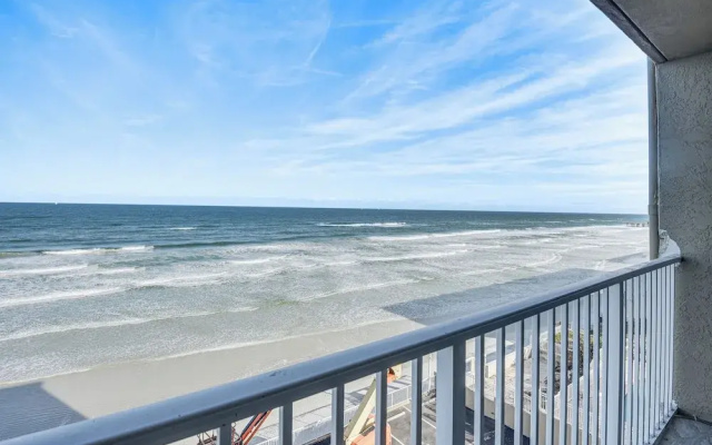 Daytona Beach Retreat: Beach Access!
