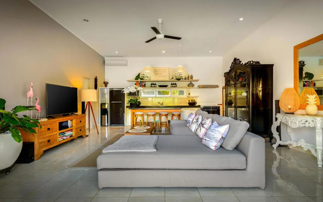 Villa Bloom 4 - 2 King bedrooms and 1 Bunk Room , private pool, sleeps up to 8 – Guest Rooms – Kuta