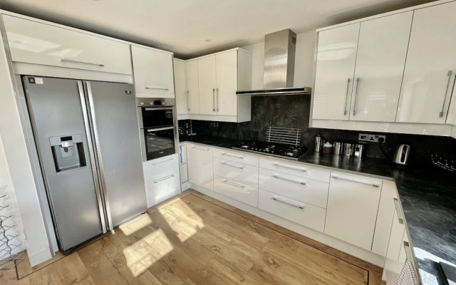 Four Corners Holiday Home with Hot Tub & Sauna