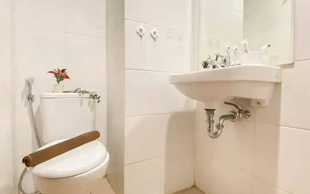Basic 1Br Apartment At Vittoria Residence
