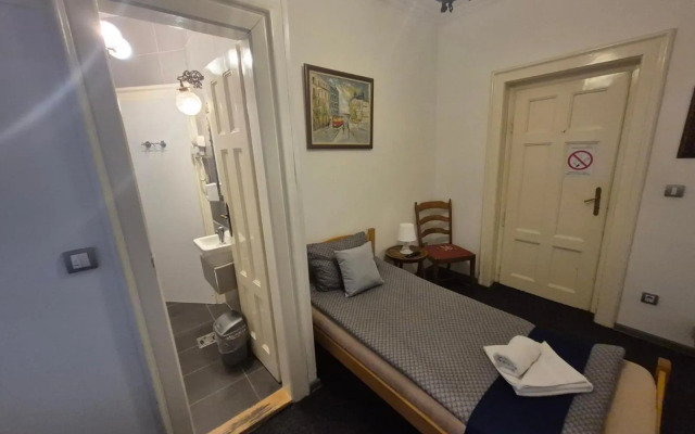 Authentic Belgrade Centre Hostel - Renovated Dec 2022