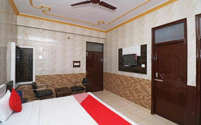 Oyo 24585 Pr Palace