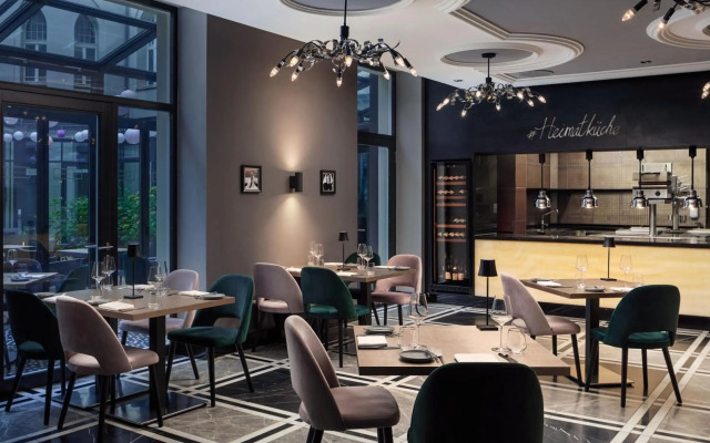 Roomers Berlin Steinplatz, Autograph Collection