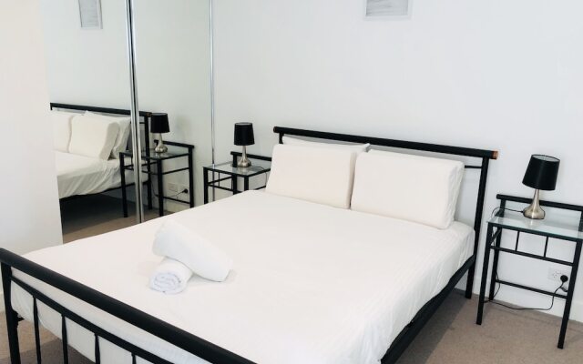 Explore Docklands Lovely Apartment LVL8