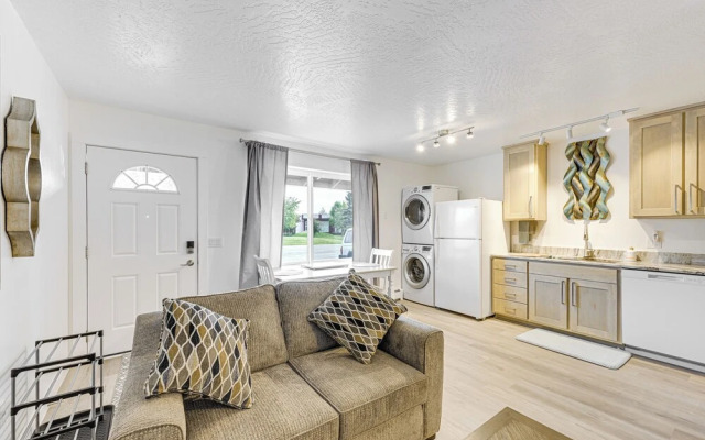 Walk to Parks: Snug Soldotna Sanctuary!