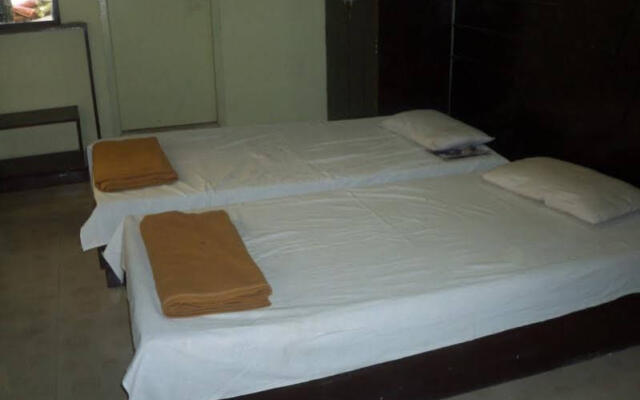 OYO Flagship 23686 UR Guest House