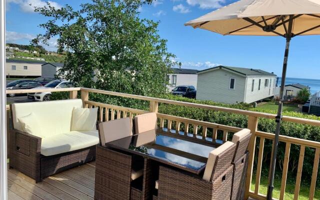 Lydstep Beach BayView 2021 3-Bedroom Holiday Home.