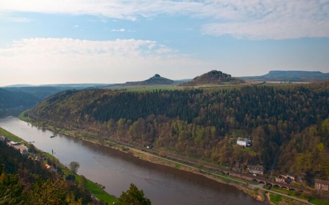 Die Burg Schöna - In a national park