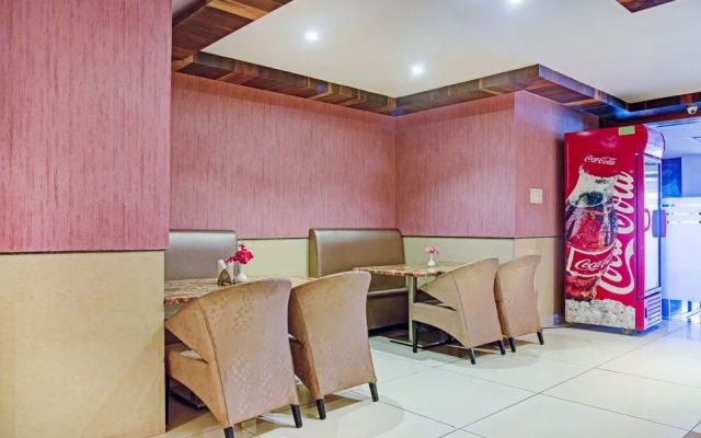 Treebo Trend Western