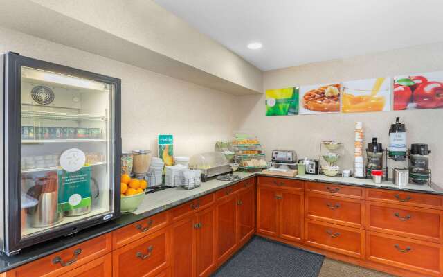 Quality Inn & Suites Oceanside near Camp Pendleton