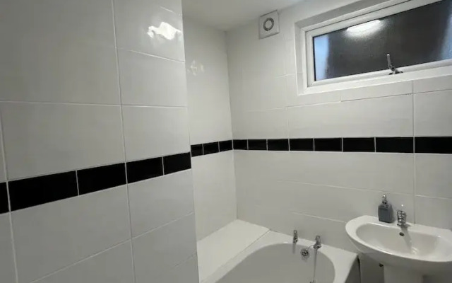 Modern Cosy Spacious 4 Bedroom House
