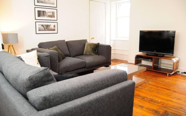 Beautiful Bohemian 2BR flat in the Cowgate