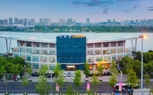 Shenxiangtang Riverview Art Hotel (Suining Dingsheng International Wanda Plaza)
