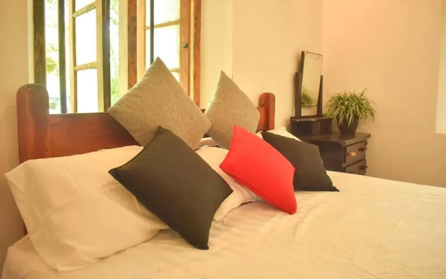 Charming & Historical 3-bed Bungalow in Hikkaduwa