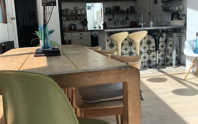 Sunnyview 5-bed House in Kingsbridge With Parking