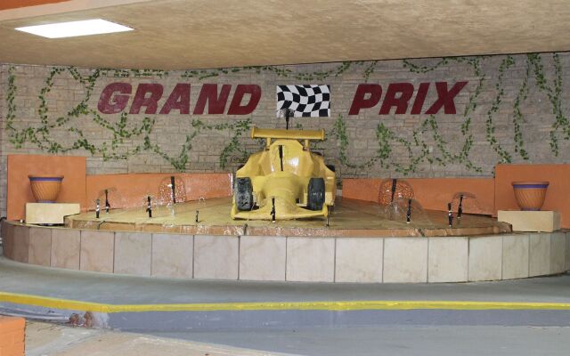 Grand Prix Motel on the Beach