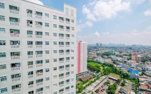 Modern And Stylish Studio At Green Pramuka Apartment