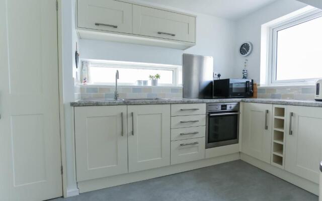 Tides - Beach Front Apartment in Bracklesham Bay