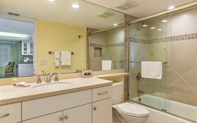 Shorewood Condos by Dream Vacation Rentals