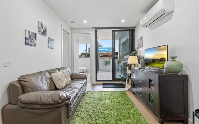 Spacious 2-bed Apartment in Hughesdale