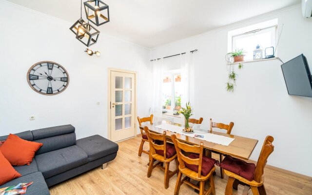 Awesome Home in Drvenik With Wifi and 5 Bedrooms