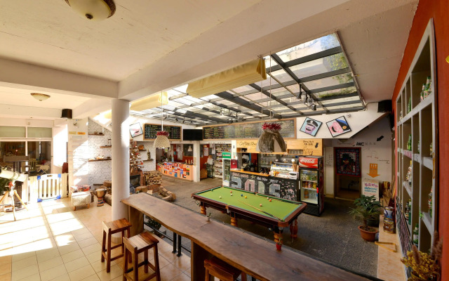 House & White Lakeside Lodge