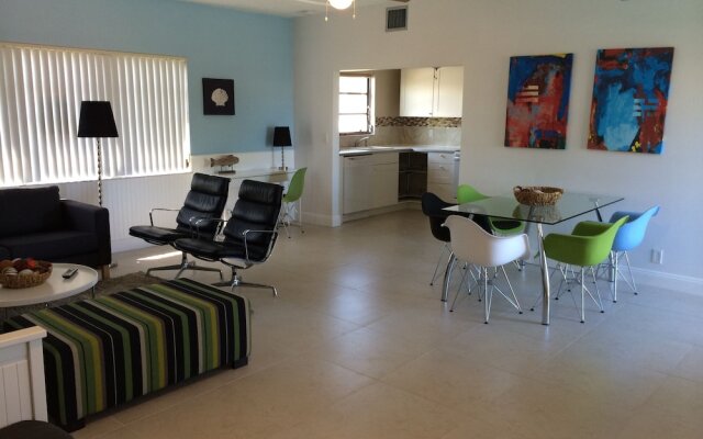 Tropicaire Motel