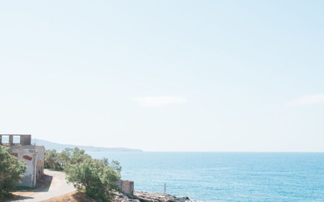 White Sun maisonette overlooking the sea