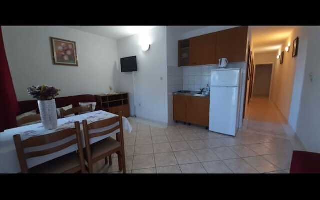 Apartment 6, First Floor