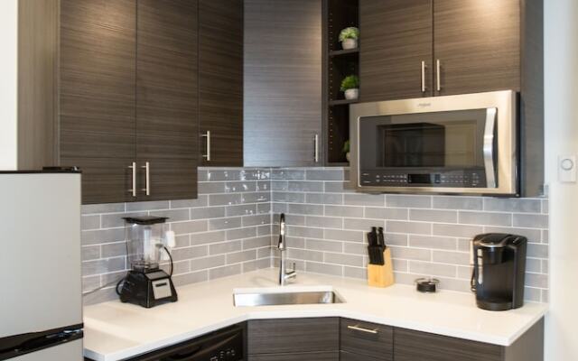 Modern Seattle Condo Sleeps 4