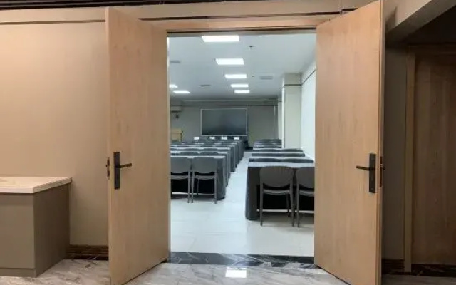 Comfort  Hotel (Urumqi Xiaoxigou Metro Station )
