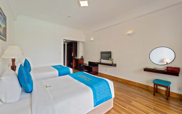 River Beach Resort and Residences